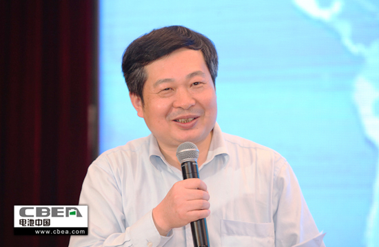 圖為中科院物理研究所常務副主任、研究員黃學杰發(fā)表主題演講.jpg