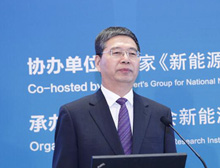 中歐經(jīng)濟(jì)技術(shù)合作協(xié)會(huì)副會(huì)長(zhǎng)李慶文主持會(huì)議