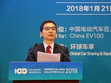 中國電動汽車百人會執(zhí)行副理事長、中國科學院院士歐陽明高主持會議