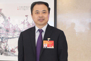 全國人大代表、天能集團(tuán)張?zhí)烊危航ㄗh優(yōu)化鉛蓄電池產(chǎn)業(yè)財(cái)稅政策