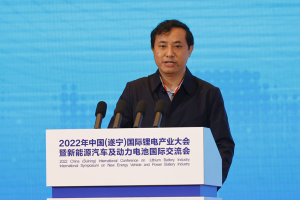 中國(guó)化學(xué)與物理電源行業(yè)協(xié)會(huì)動(dòng)力電池應(yīng)用分會(huì)研究中心總經(jīng)理周波發(fā)布《全球鋰電產(chǎn)業(yè)供需白皮書》