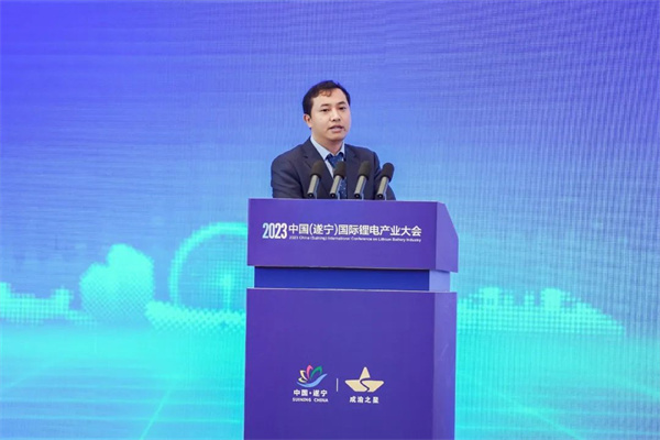 中國(guó)化學(xué)與物理電源行業(yè)協(xié)會(huì)動(dòng)力電池應(yīng)用分會(huì)研究中心總經(jīng)理周波：發(fā)布《2023年全球鋰電產(chǎn)業(yè)供需白皮書(shū)》