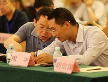 嘉賓在發(fā)布會(huì)現(xiàn)場(chǎng)交談