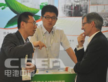儲能國際峰會 嘉賓在進行展區(qū)參觀